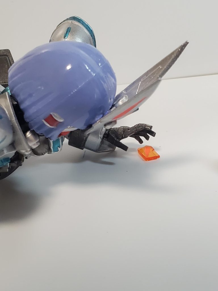 「お兄さん、逃げて…」少女は自身が受けた苦痛、何よりあの日の母を思い出した。「なんで…なんでまた…助けてよ…誰かお兄さんを、助けてよ…」地を這うように体を引きづりながら声を絞り出す。その時、眼前には使い切ったメモリが。「これは…」少女の頭によぎる考え。「今度は、私が助けるんだ、そのために…!」少女はメモリを握りしめ、まるで祈るようにメモリに願いを込める。少女の身体には、メモリに干渉する能力など無いのに、メモリはほのかに光を帯びる。それは、【弾丸】と言うメモリの特性、そして強い意志がもたらした、奇跡だった。