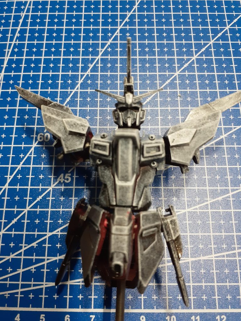 下地に100均の黒色スプレーを使用しましたが剥げます。ちゃんと黒サフ使うべきですね。