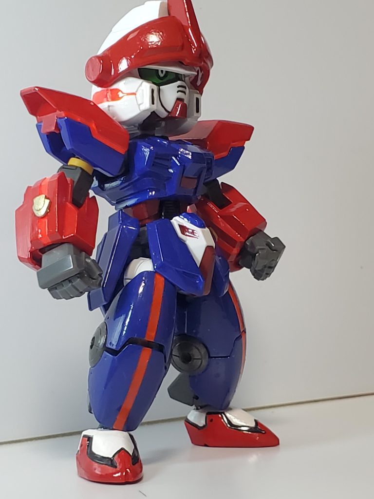 頭部はexスタンダードのトライバーニングに食玩のSGシャア専用ザクのバイザーを取り付けました。上下に開閉します。瞳は筆書きしました。