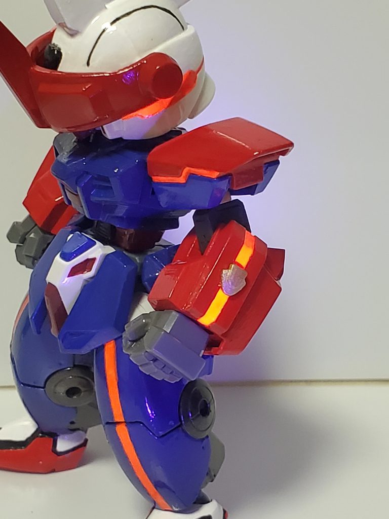 オレンジのラインは蛍光なので、ブラックライトで光ります。