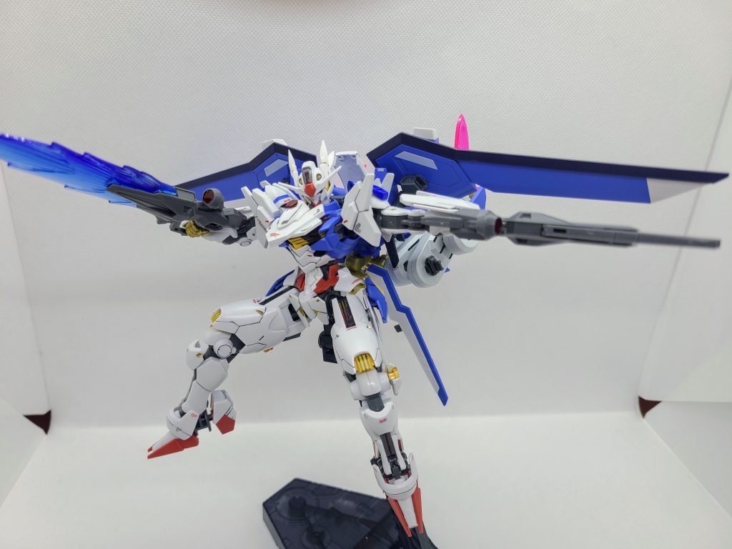 装備紹介とポージング!あんまりないけど二丁のビームライフルエスカッシャン強化とビームサーベルモード