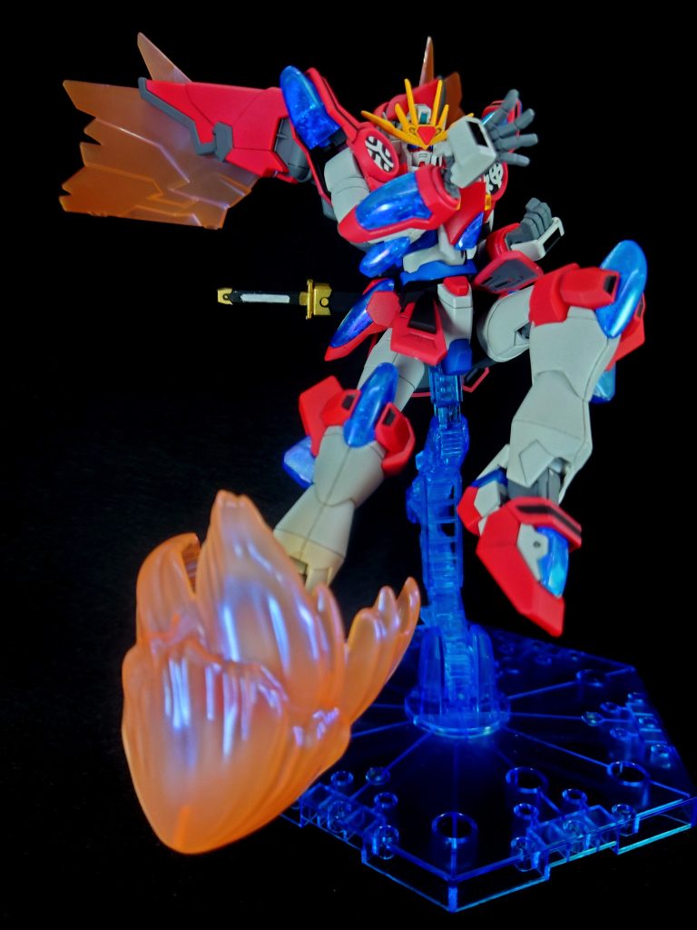 【疾風突き】+【聖槍蹴り】エフェクトは炎ですがこの角度だと疾風突きのイメージかなと。今回は突きにも蹴りにも細長い炎のエフェクトがありませんがこっちの方がポーズを取らせるには干渉部が減って良いですね。