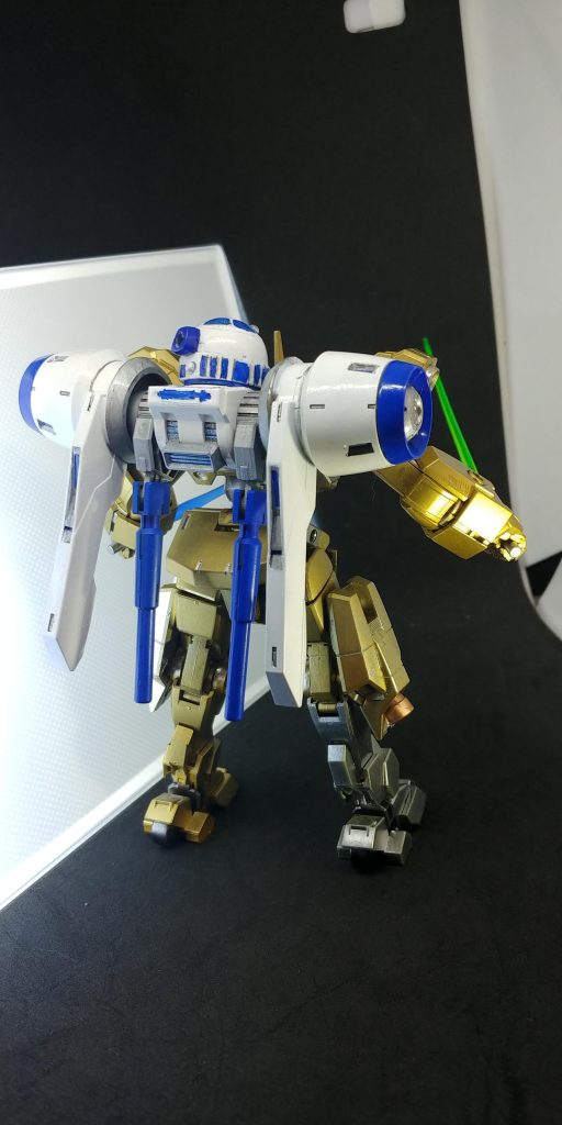 ただ、バオリパックが見た感じソレっぽくなり過ぎたけどコチラはカラーのみで、何かバランス悪いですが一応、目のオレンジっぽい色とソレっぽくはしましたが あとR~風の方の頭の色がシルバーの所を別けて置いてたつもりが、一緒に白く塗ってしまったのですが、あくまでアレ風ですのでそのままで あと、模様と云うかデザインはどうしても上手く出来そうになかったのでハンドフリーなので結構雑です💧