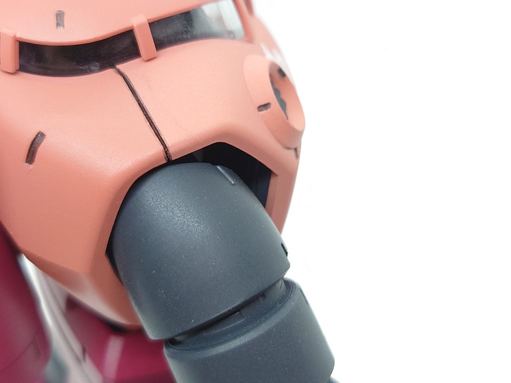 今回塗装以外の唯一の改修ポイントが胴体の合わせ目のモールド化。合わせ目消すよりこっちの方が手間が少ないのと、元からモールドが少ないキットなんでこれくらいのディテール追加はしても良いかなと考えました。他の人はここどう処理してるのかな?