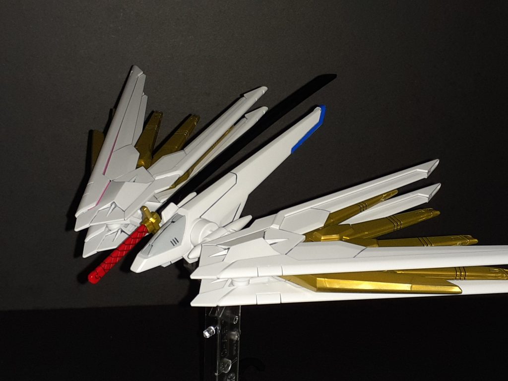 プラウドディフェンダー。これ自体には火器は積まれてない……?