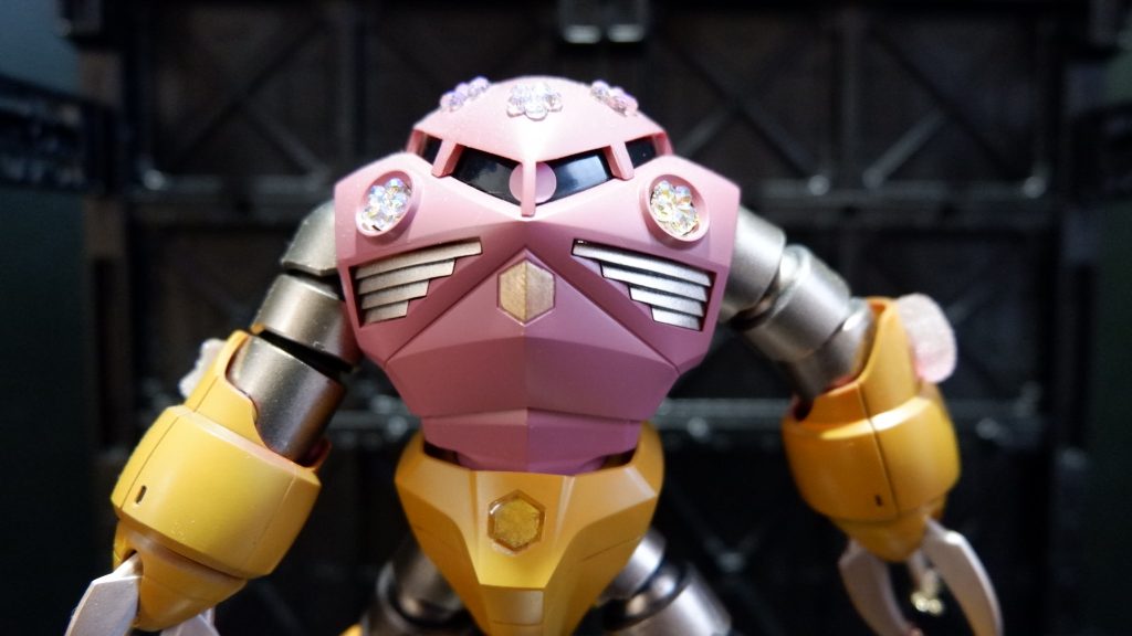 パンツ中央はレジンで作った何かが埋まってます