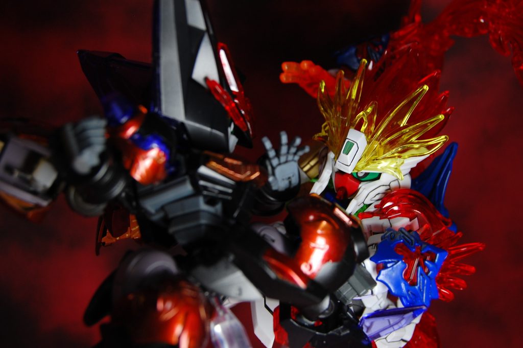 フィンガー踏み込み時の腕は背中から生えてるかのように。背中の炎エフェクトの３ミリ穴に腕を差しただけの、２次元の嘘的表現です。