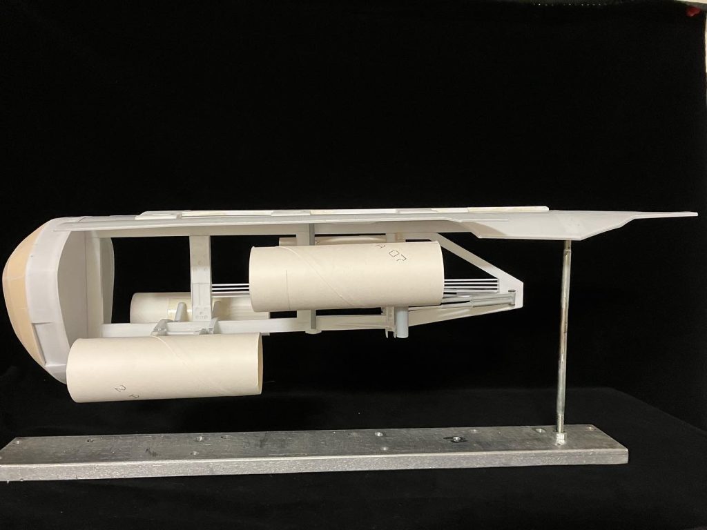 ロールティッシュの芯でバランス、動きをチェックw