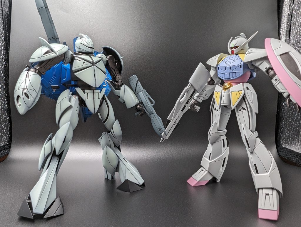 ようやく兄弟そろいぶみ(左手首はターンAのを流用)シド・ミードはデザインするにあたり、村上克司氏に相談したらしいですが、なんとなく大鉄人17 vs 18感があります