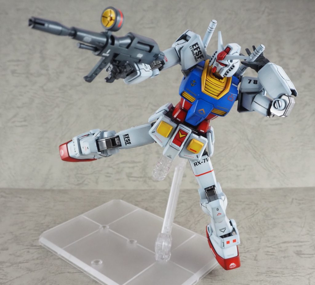 ノーマル状態と違ってサーベルが装備できないので、中・遠距離戦闘特化という事かもしれません