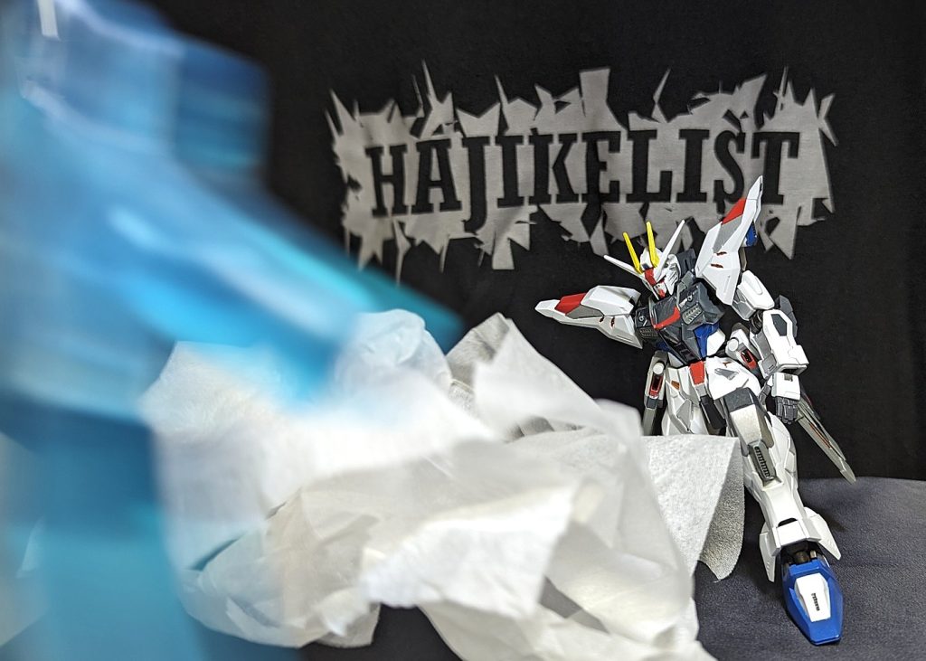 ドドドドドーン！（ミサイル着弾「ぬんっ！…何者だ！」