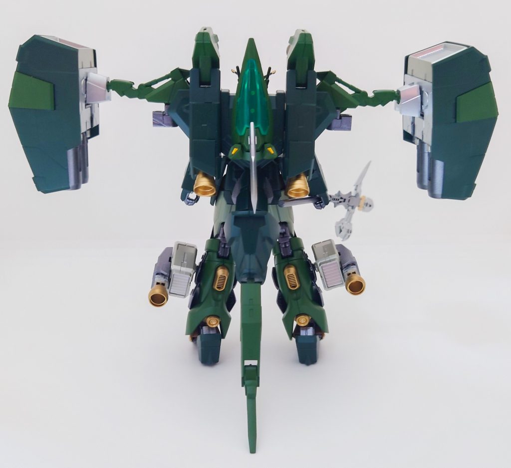 背面バックパックにはギャンバルカンのヴァリュアブルポッドを装備さてみました!ヴァリュアブルポッドを見た時から、絶対ヘビーアームズに合うと思っていたので満足です。