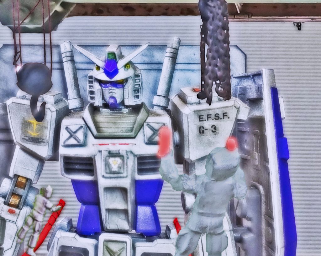 「第3種じゃなかったんですか、出撃準備なんてっ!?」「命令だっ！いいからケーブル外せっ！」ホワイトユニサスのMS格納庫ではメカニック達が慌ただしく動いていた。繋げていた推進剤供給ホースや電送ケーブルを外し、メカニック達はMSから離れていく。「ここって後方の試験隊ですよね?実戦だなんて嘘ですよね?」「お前、命令聞こえてなかったのか⁉各員戦闘配置だよっ！」格納庫内では急遽の第1種戦闘配置に皆、慌てふためいていた。ホワイトユニサスは本来後方でのMS評価試験が目的であり、前線で戦う実戦部隊ではない。搭乗員は皆そういう認識であり、何よりこの艦には地球連邦軍に兵器を卸している各企業から来た民間人も乗っている。