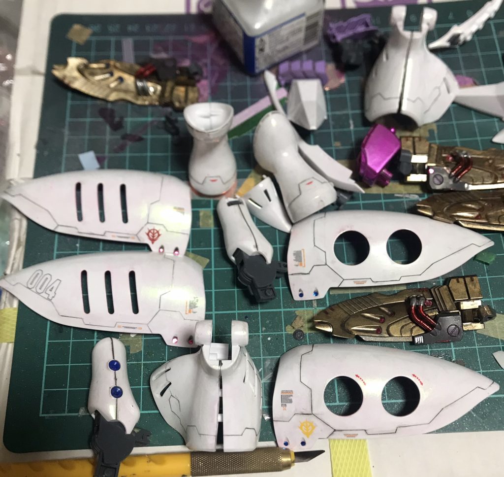 キュベレイの独特のフォルムに合うようなスジボリを目指して入れてみました