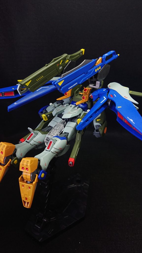 部分塗装にタミヤのエナメル塗料・ゴールドリーフ・フラットイエロー・フラットレッド・ダークグレイセンサー部分にはMr.メタリックカラーGX・メタルブルー