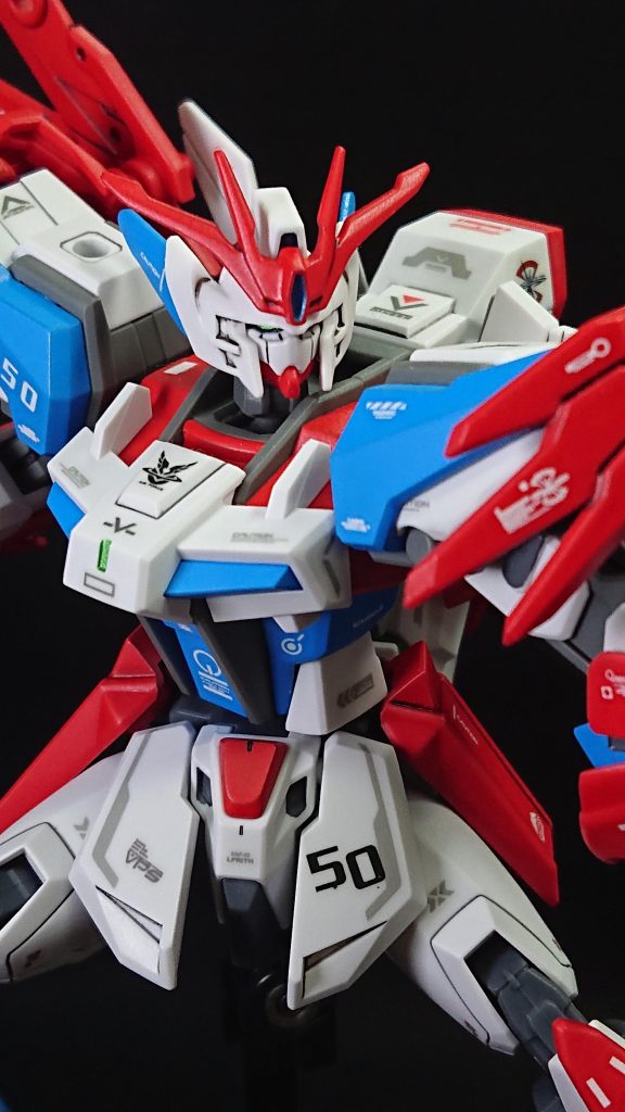 部分塗装にタミヤのエナメル塗料・メタリックブルー・フラットブラック・フラットイエロー・フラットレッド・ダークグレイセンサー部分にはMr.メタリックカラーGX・メタルイエローグリーン