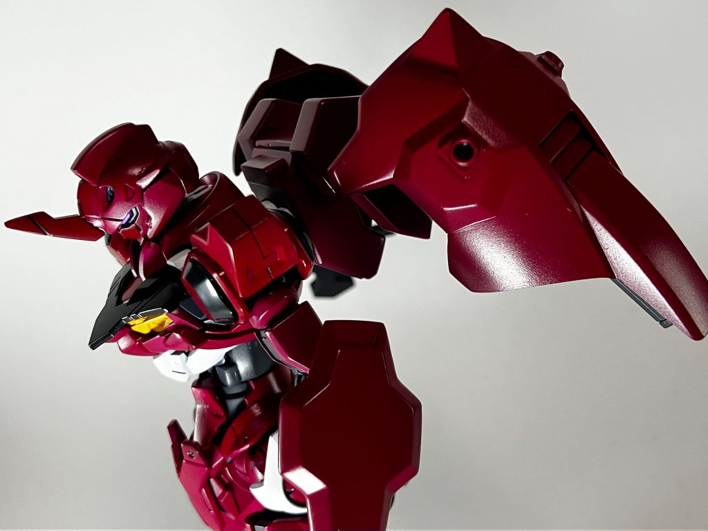 バックパックはディランザのショルダーアーマーを改修してフレキシブルに可動。凄まじい機動力を手に入れることに成功した。ただし並大抵のMS操縦技術では操縦は難しい。
