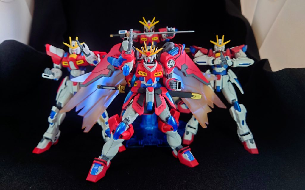 ビルドバーニング機勢揃い。ビルド(スミ入れ)→トライ(部分塗装)→カミキ(全塗装)とそれぞれで初挑戦しガンプラに復帰してからこの機体と共に成長してきたと思っています。相変わらず時間の問題で普段は部分塗装が多く全塗装は滅多にやらないのですがこれからも少しづつ新しい挑戦をしていこうと思います。そろそろ新ミキシング機体も造りたいですね。最後までご閲覧ありがとうございました！