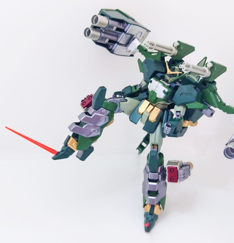 武器その2:隠しビームサーベル足のつま先に内蔵された隠しビームサーベル!