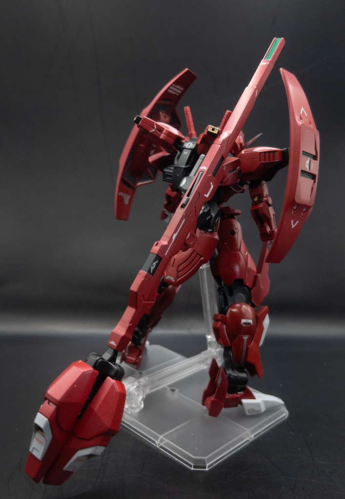 上記工作のおかげでバリアブルロッドも問題なく装備可能やはりデカい武装はそれだけでワクワクできてよき😍バックパック各種パーツとの干渉は全然考えてなかったのでギリギリ付ることができてラッキーでした 🙄バリアブルロッドは砲身と後ろのバーニア部分を後ハメできるように軸のストッパーを切り飛ばし済油断するとバーニア部分だけすっぽ抜けてしまうのは想定外でした...