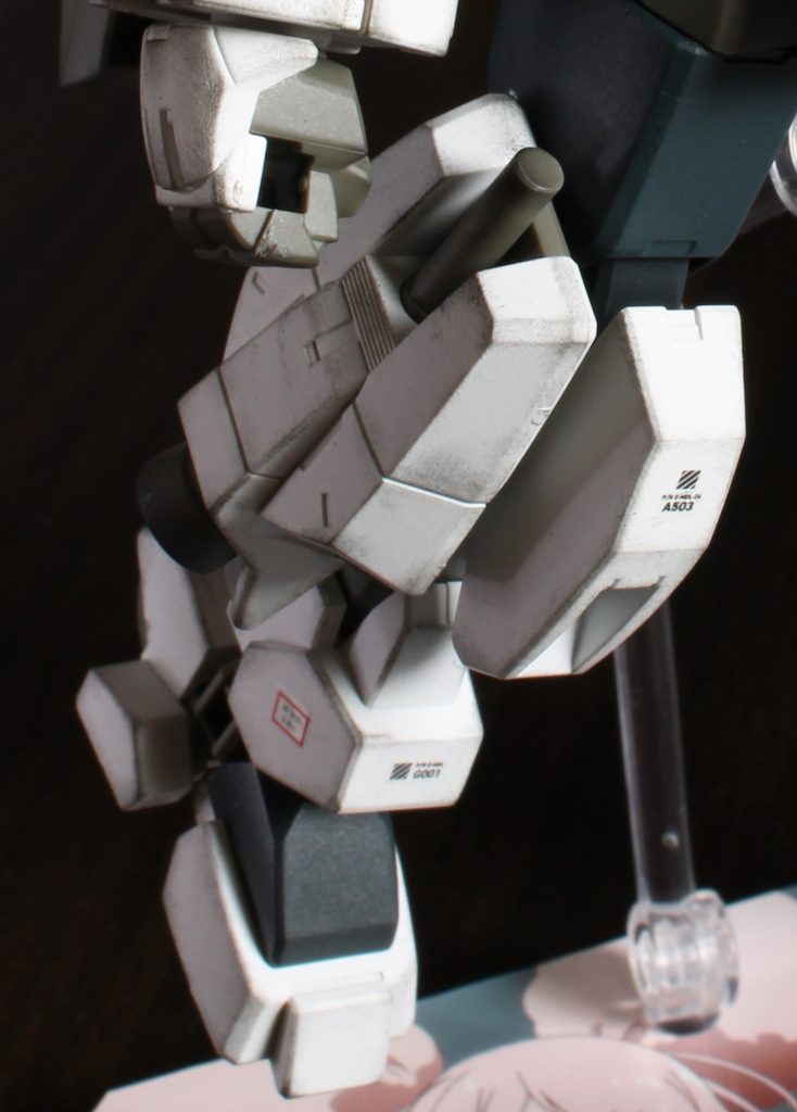 足回りのアップです。足の他、全体的に黒のウェザリングをしています(gandam-hand2)