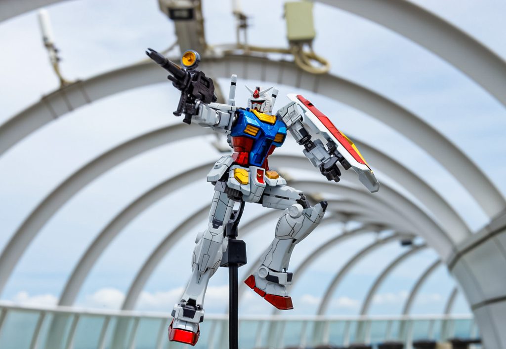 「慎重に撃たないとコロニーに穴が空く!」