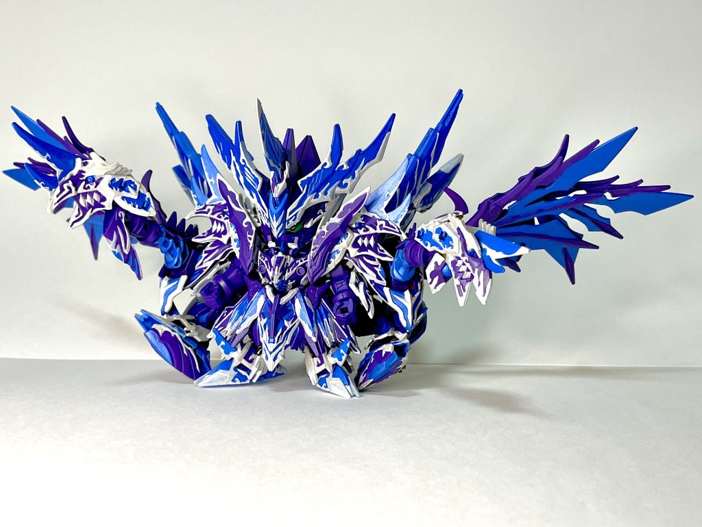 オリジナル形態として、ミーティアワイバーン形態を作成しました。カイザーワイバーンをモチーフに真のドラグーンの力を解放したとかそんな感じのイメージです。グラスパードラゴン2体とスペリオルストライクのジャンクを使用しました。