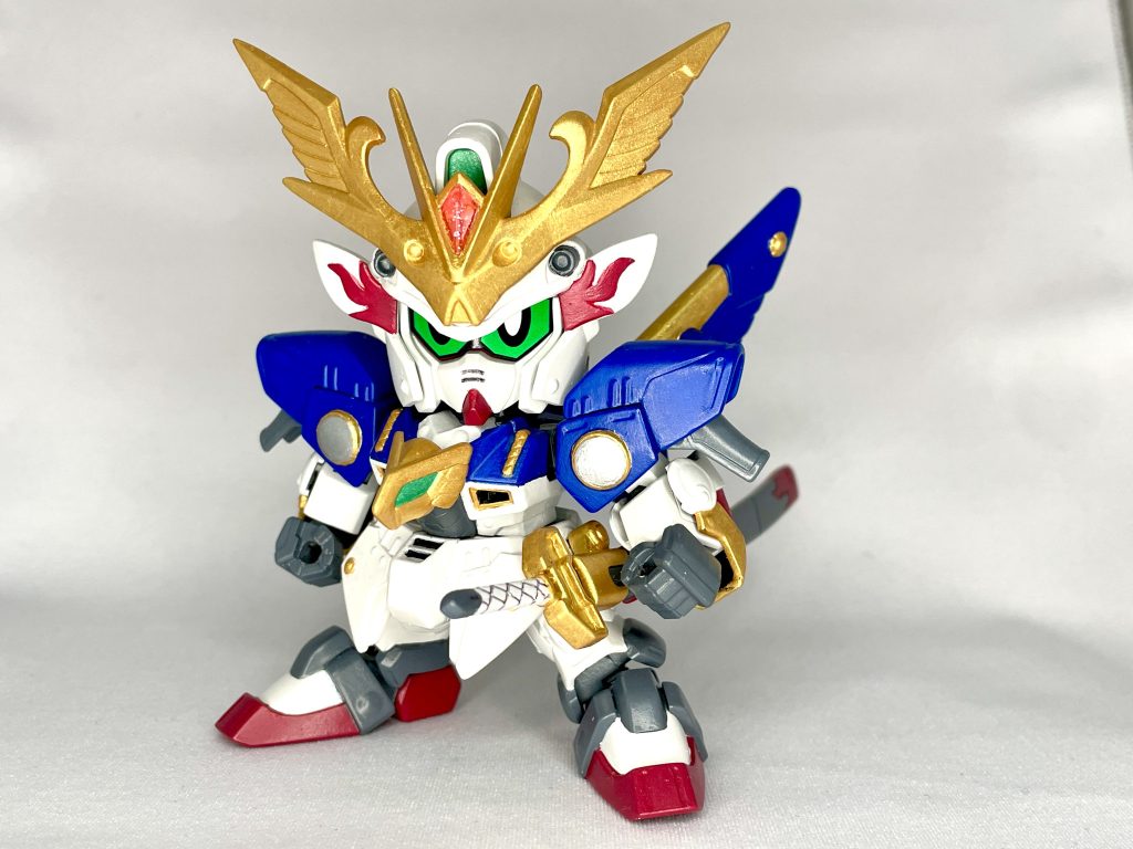 加工は各部のシャープ化、目立つ合わせ目の処理、光の翼の後はめ加工、足の可動範囲拡大程度で、基本はキットそのままとしました。LGBBは元々バランスが良いので、下手に触らない方が良いかな？という判断です。