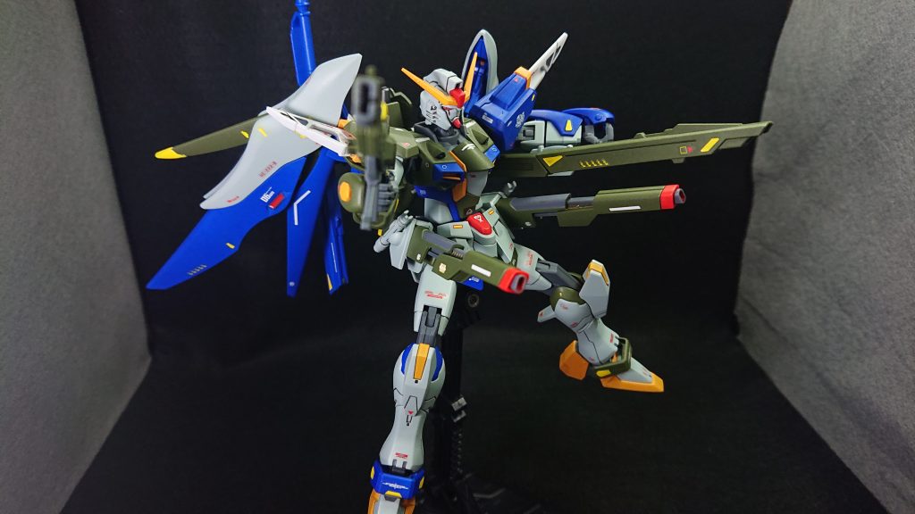 武装はなるべくデスティニーのモノでまとめるようにしていますが、腰部をライジングフリーダムにしたためレールガンとビームサーベルが追加されていますこれにより砲撃戦、近接戦ともに火力が上がっていると考えられますあと個人的に腰部のレールガンが好きなので、どうしても入れたかった感じですｗ