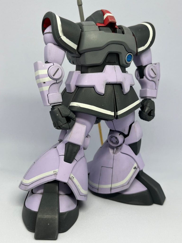 ブラックが引き立つ様にパープルを淡目に塗装しました  アクセントにホワイトラインを塗装  若干ウェザリングしてます  腹部の帯割れちゃいました  まぁこんなもんでしょ