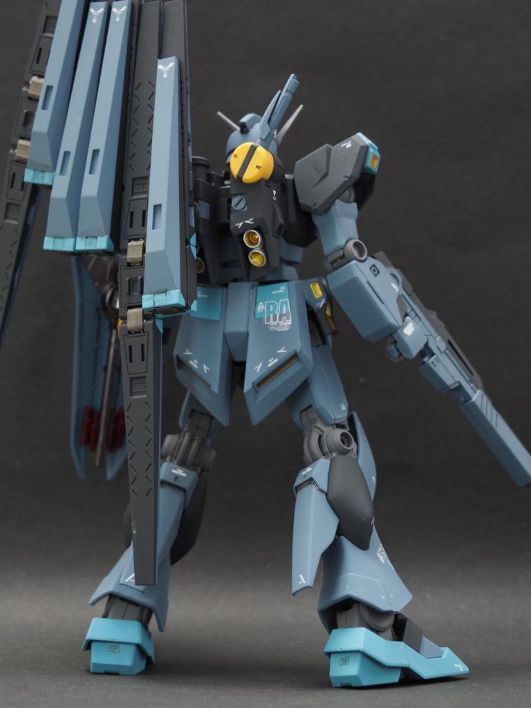 スラスター類はガンダムマーカーで塗装しました。