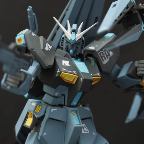 νガンダム　量産型カラー　フィン・ファンネル装備