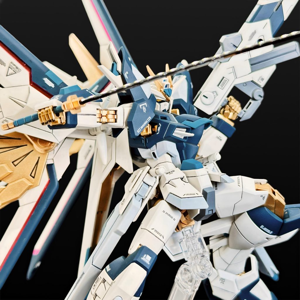 黒背景でも一枚映画の後のMIA扱いらしいキラ・ラクスですが、ORBの連中が放っておくはずもなくいつも通り、有事の時のための”剣”を用意しているだろうと想像できてしまうのが怖いところ…プラウドディフェンダーとの接続課題もアルバートが解決してくれていることでしょうw