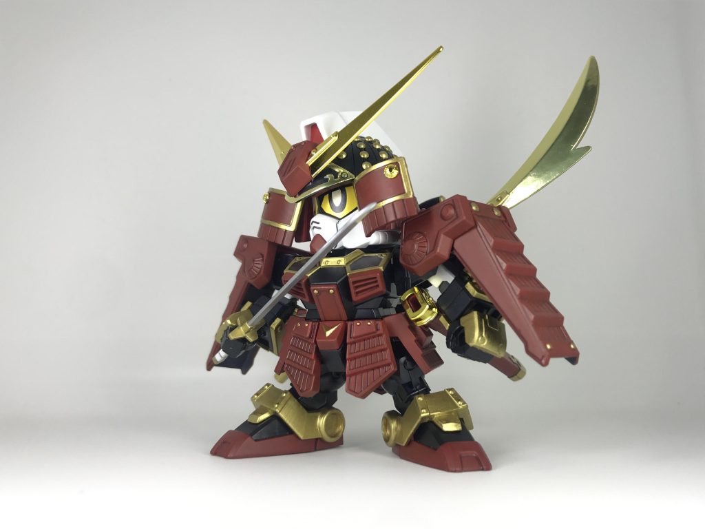 赤と金の所を塗って、一部ホイルシールも使ってます。