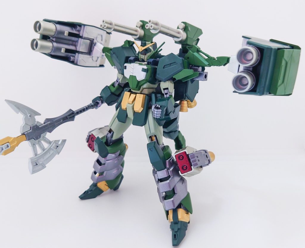 武器その5:ヴァリュアブルポッド背部のガトリング砲に加えて、キャノン砲を両側に備えている。