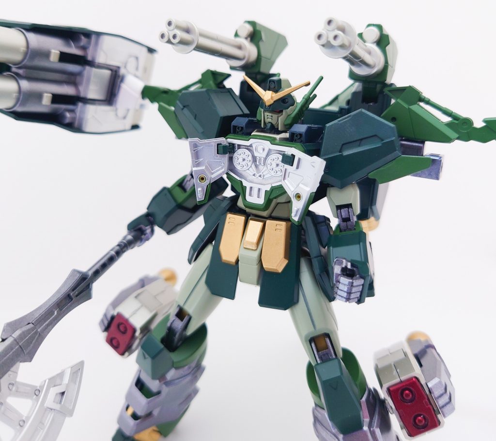 武器その4:胸部バルカン砲胸部に内蔵されたガトリング砲!