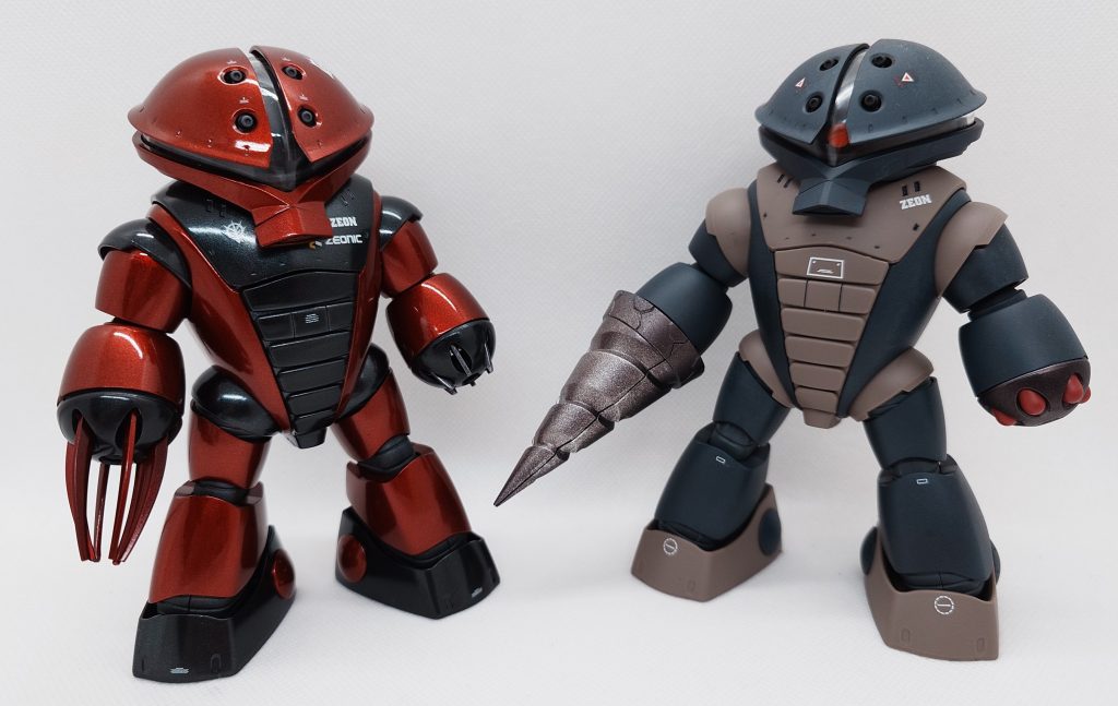 昔製作した機体と並べてみました。https://gumpla.jp/hg/1235449