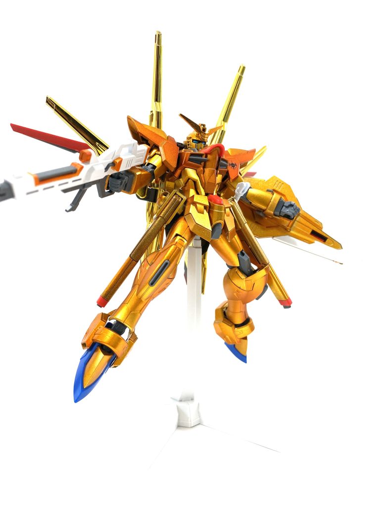 開発コストの高さから量産型ではあるが、少数しか配備できない為、評価試験の側面から、ビームシールド同様に、簡易ドラグーンシステムを採用している。従来のドラグーンシステムと違い、高度な空間把握能力を必要としない反面、性能は従来のドラグーンより劣るが、シールド、ドラグーン、アカツキからの波状攻撃は容易に回避できるものではない