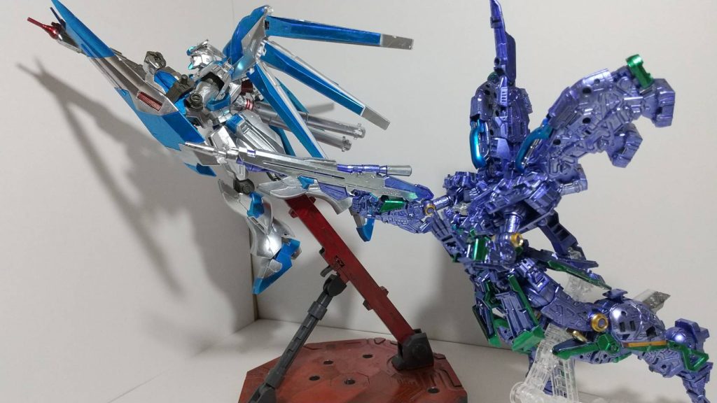 クェスめ！全く離れない！左：HG右：RG フレームのみ