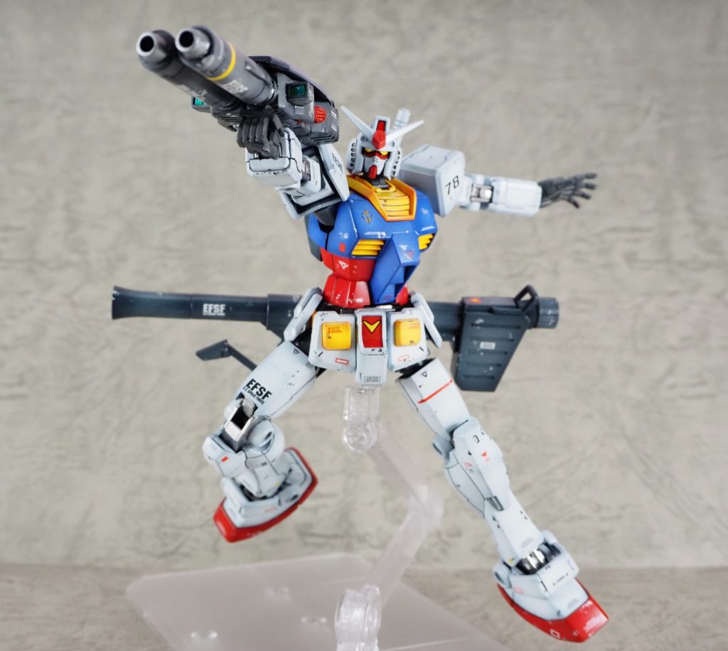 続いて2連装ビームガン。フルアーマーガンダムの物に似せていますがトリガー等はありません。センサーグリーンはラピーテープを使用