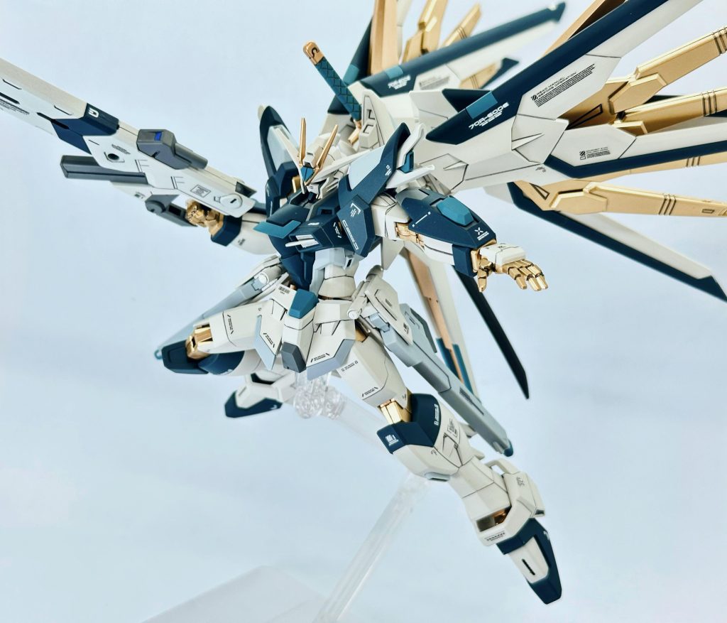 新しい要素も少し入れたかったので、家にあったコトブキヤMSGを合わせてみました。試製55式 バーストレールガンORB製の試作レールガン腰部レール砲よりも単発の威力は落ちるもののバースト射撃による連射が可能であり、フェムテク装甲、VPS装甲両方に有効