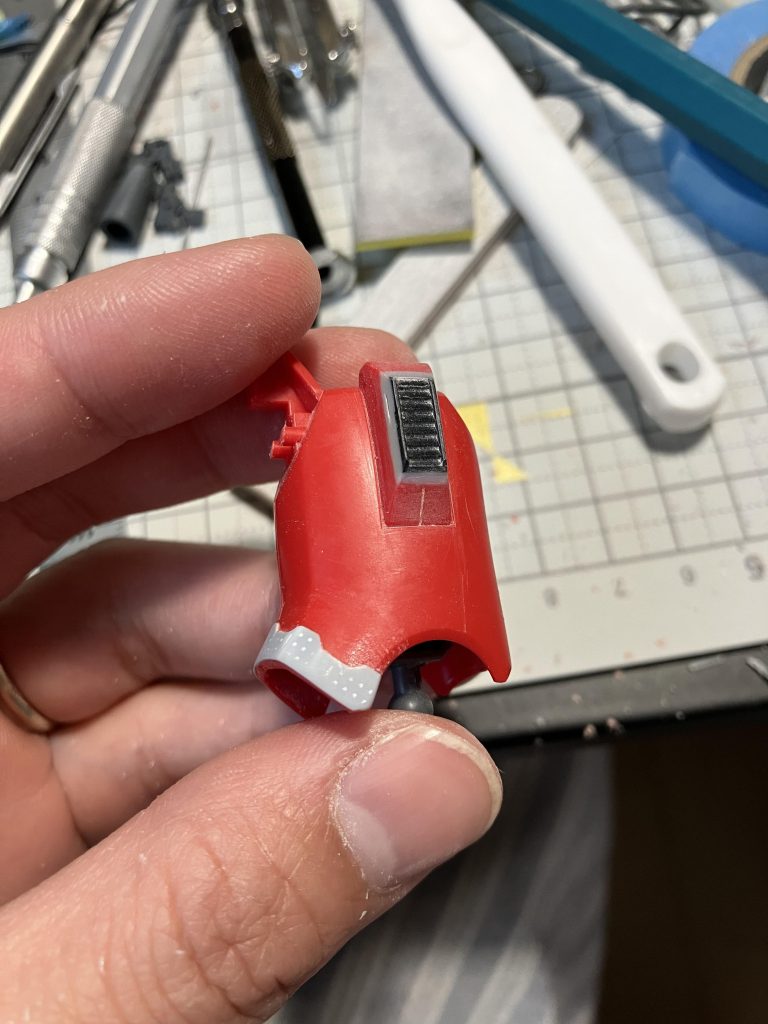 脚部やキャノン、バックパックに結束バンドでディテール追加してみました。どこかでどなたかがやっていたのを見かけて真似させていただきました。