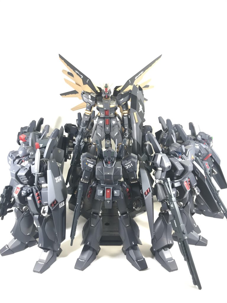 Hi-νガンダムを援護する様に各小隊を周りに配備してみました。ここまでご覧頂きありがとうございました。