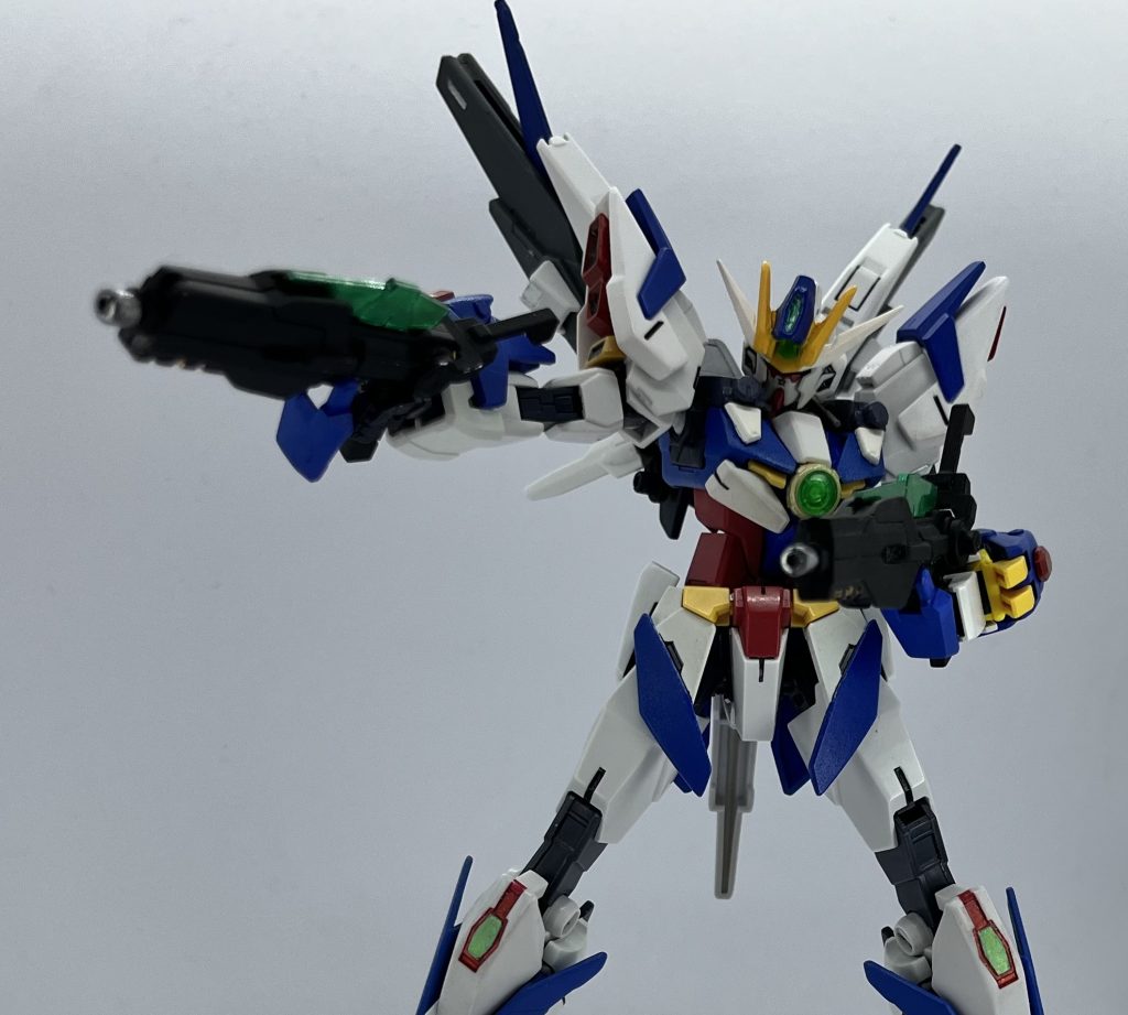 GNショートライフル連射性に特に優れ、接近戦をメインとする本機が敵機へ近づくまでの牽制に主に使われる