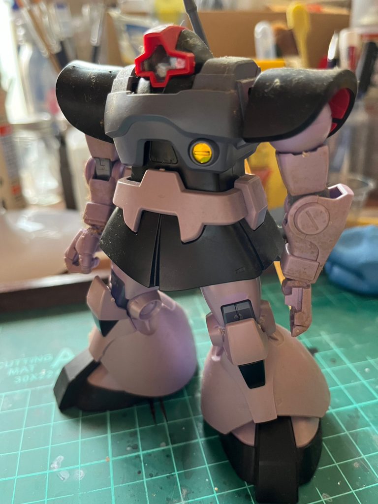 改修前のドム  変色 ホコリまみれ 武器なし です