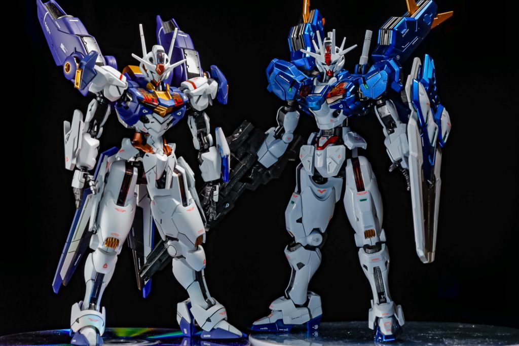 最後にちょうど1年前に作ったエアリアル初期型とのツーショット。最後までご覧いただきありがとうございました！(gundam-kao7)（ガンダム顔文字の出し方を今頃になってわかった人）