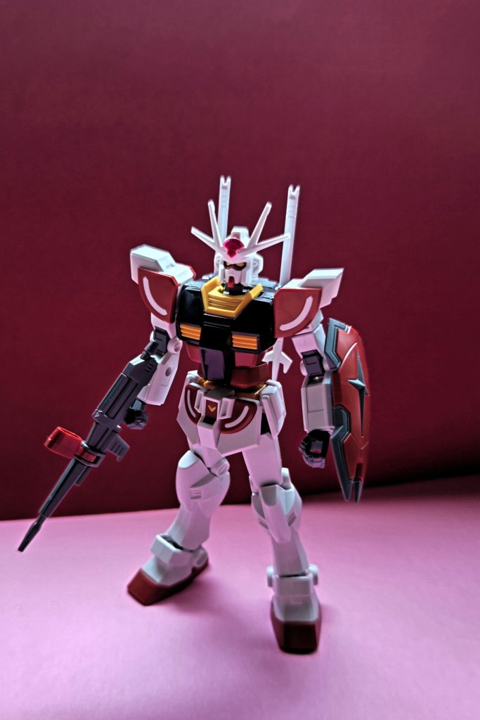 作ってみた感想としては特に良くも悪くもない。ただ、パーツがノーマルのガンダムのパーツも揃っているので組み換えも出来るのでは？と思い、試してみました。