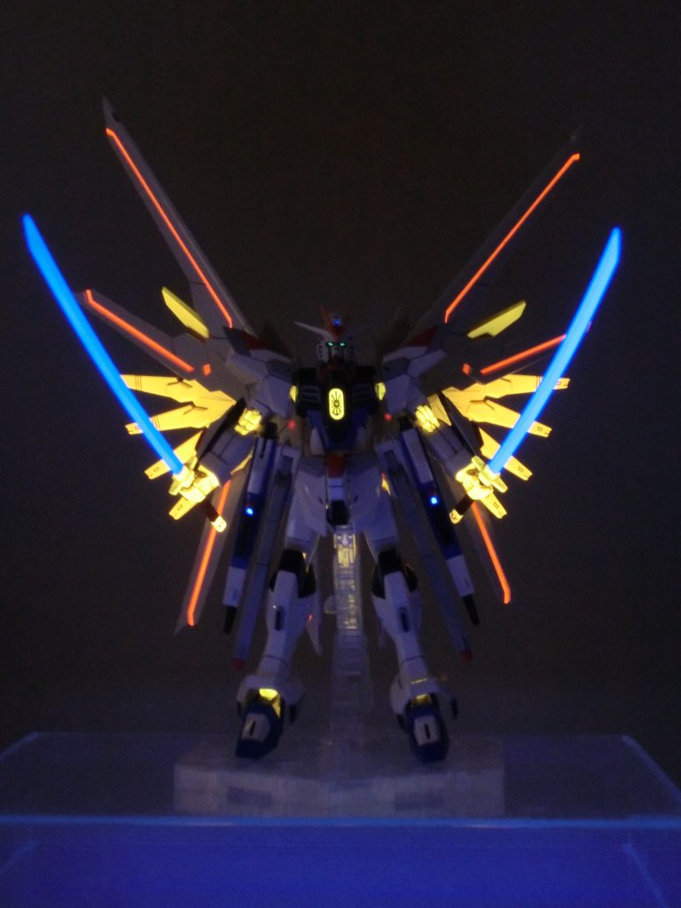 暗闇ブラックライト下