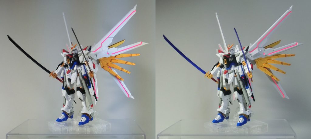 ななめ前左:通常照明下右:ブラックライト下