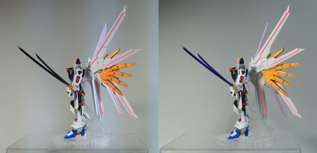 横左:通常照明下右:ブラックライト下